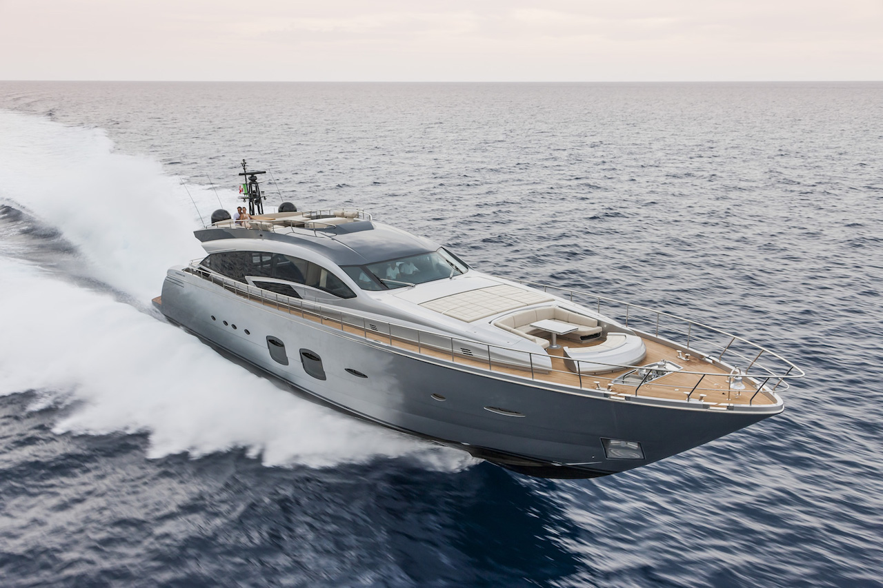 Pershing 108 trasforma