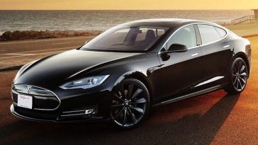 tesla auto elettrica