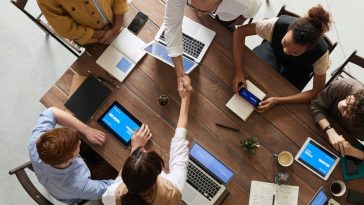 relazioni pubbliche business