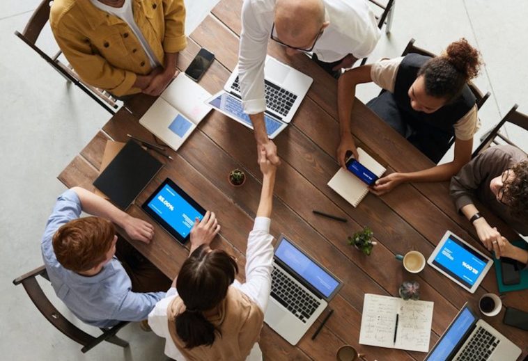 relazioni pubbliche business