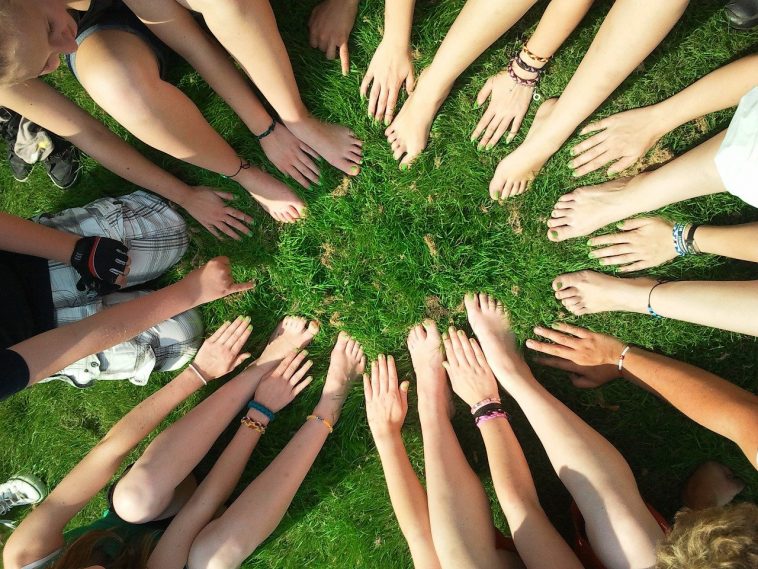 Gruppo di persone che lavorano insieme