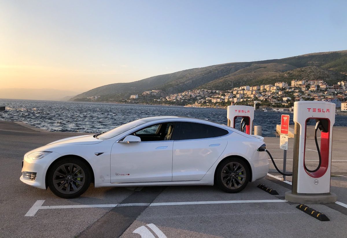 Elon Musk e il ristorante a marchio Tesla per le stazioni di ricarica elettrica