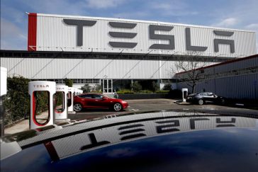 tesla molestie sessuali