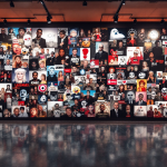 Gennaro Sangiuliano riceve un premio ai Meme Awards 2024