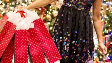 christmas shopping 3823673 1280