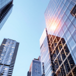 Logo Apple con simbolo della Commissione Europea