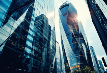 Logo Apple con simbolo di indagine su pratiche scorrette