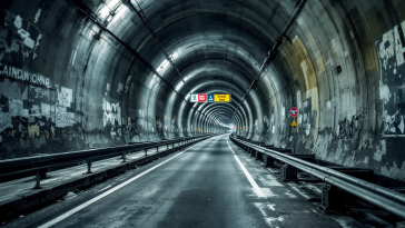 Esplosioni e panico nel tunnel del Wyoming dopo l'incidente