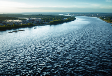 Elicottero in emergenza sopra il fiume Hudson a New York